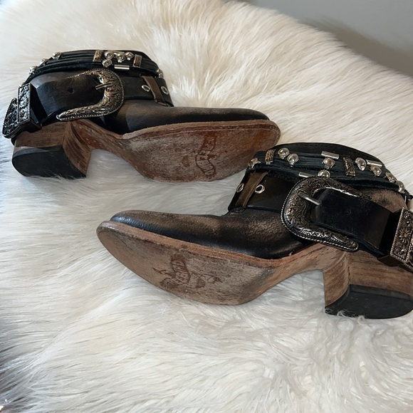 EUC Freebird Saloon Distressed Silver Buckle Black/ Brown Booties Size 8 - Picture 5 of 14